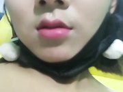 小骚逼艳舞开场慢慢脱光奶子上下晃动蝴蝶逼特写手指插进去流白浆