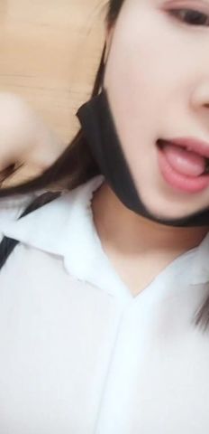 有露脸逼逼特写扩阴器看里面被爆菊花道具玩弄