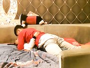 可能是第一次约会女孩坚守底线只给亲给摸就是不给操