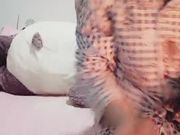 丰满风骚少妇开档情趣丝袜和炮友啪啪大秀先口后啪很是淫荡