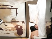 加班和闺蜜酒店开房啪啪玩得正爽媳妇来短信想夺过手机看短信内容