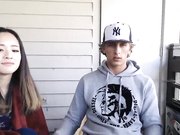 女神级华裔美女被正和朋友视频的男友脱掉内裤边操边和朋友语音