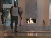 被黑鬼大鸡巴暴操小粉穴的女按摩师