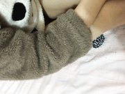 可爱的闷骚眼镜妹子黑丝被男炮友用手指抠出水吹硬鸡巴骑坐