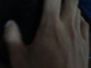 可爱的闷骚眼镜妹子黑丝被男炮友用手指抠出水吹硬鸡巴骑坐