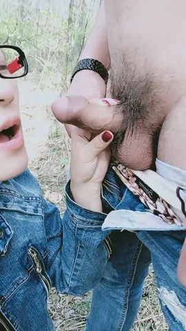 马尾辫斯文眼镜御姐与小伙炮友树林里野战原来是个快枪手