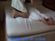 人妻午休偷吃猛男暗拍床片