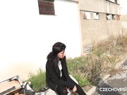 在捷克妓女湿润的粉穴里射精