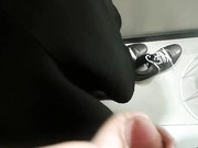 一对小情侣商场试衣间里撸鸡巴口交打炮自拍