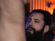 把精液射在我脸部的纹身上