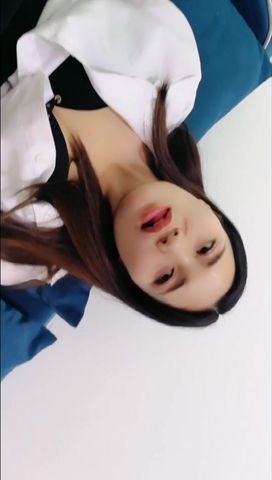 性感网红美女演绎黑丝高跟短裙白衬衫女老师下班被色学生跟踪回家摸腿