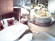 情趣酒店水滴摄像头偷拍健壮男和美女洗完鸳鸯浴激情啪啪