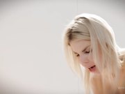 青春粉嫩的奥利维亚