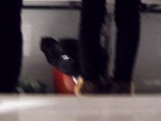 大型活动现场后台厕拍2美女们有说有笑都很兴奋啊