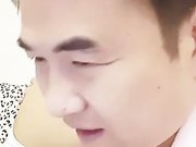 老王找来年轻妹子互摸口交舔硬后再沙发上骑乘