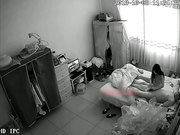 黑客破解家庭网络摄像头胖哥中午也要和苗条漂亮媳妇来一炮