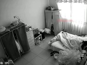 黑客破解家庭网络摄像头胖哥中午也要和苗条漂亮媳妇来一炮