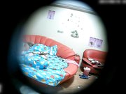 酒店情趣红床偷拍皮肤黝黑健壮小伙和性欲很强的白嫩嫂子开房偷情