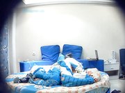 年轻眼镜大学生情侣周末校外开房打炮漂亮美女身材苗条娇小被男友狂舔私处边搞边聊体位都玩一遍