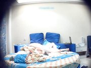 年轻眼镜大学生情侣周末校外开房打炮漂亮美女身材苗条娇小被男友狂舔私处边搞边聊体位都玩一遍