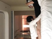 同学聚会吃灌醉气质短发小寡妇酒店开房熟睡中把她舔醒一块爽