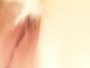 清纯萌妹子黑色道具JJ抽插自慰高潮喷水逼逼无毛很是诱惑