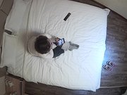 钟点炮房拍眼镜女同事约炮帅哥开房带了不少套套来赴约啊