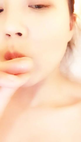 美少妇性感吊带装黑丝自摸扣逼出水秀