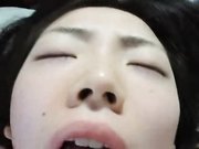 大学妹子带到宾馆后强行干B叫声太大直接用内裤塞住嘴流泪求饶