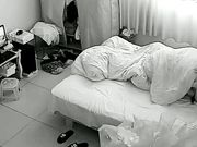 家庭网络摄像头胖哥中午也要和苗条漂亮媳妇来一炮