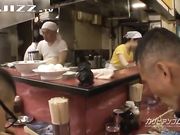 洗碗工客人面前被大厨扣湿了以后直接开干