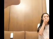 国外某直播品台超火的亚裔美女主播 绝壁让你流连忘返