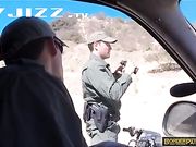 美国大兵野外疯狂性爱 女主超白超诱人