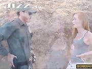 美国大兵野外疯狂性爱 女主超白超诱人