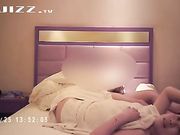 普通话对白出差和女同事宾馆开房干一炮歇一会接着再干