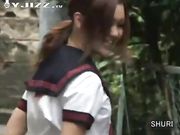 目标学生妹当街扒内裤