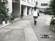 街头强袭 目标学生妹当街扒内裤