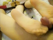 老婆尝试丝袜足交射的好爽