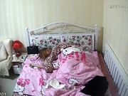 出租屋长期偷拍系列年轻的小情侣睡前按捺不住干一炮内射