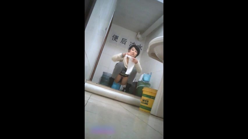 盗录身材样貌都不错的微毛穴尤物如厕