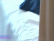 宾馆哄骗女友戴上眼罩邀好友一起玩舌吻扣穴