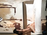 勾搭了很久终于把美乳表姐约到酒店进屋就迫不及待干她