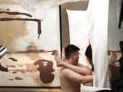 勾搭了很久终于把美乳表姐约到酒店进屋就迫不及待干她