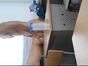 某学院中午放学清纯小嫩妹等男友扒光衣服趴在课桌上操