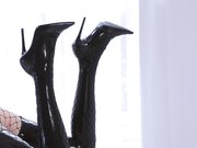 两个美女黑丝皮衣挡不住一看就硬了想操