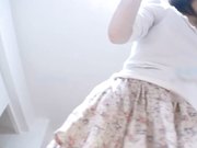 小少妇脱掉内裤在客厅地上被爆操内射.粉嫩馒头逼