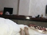 翘着屁股手指插入上位套弄自己动