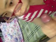 新婚不久的小情侣家中啪啪边操边拍美女拿着鸡鸡爱不释