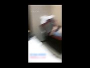 姐姐在和人啪啪妹妹在一旁玩手机偷看