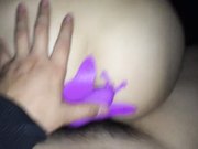 干起来太放荡，非要拿特殊物品塞屁眼，骚